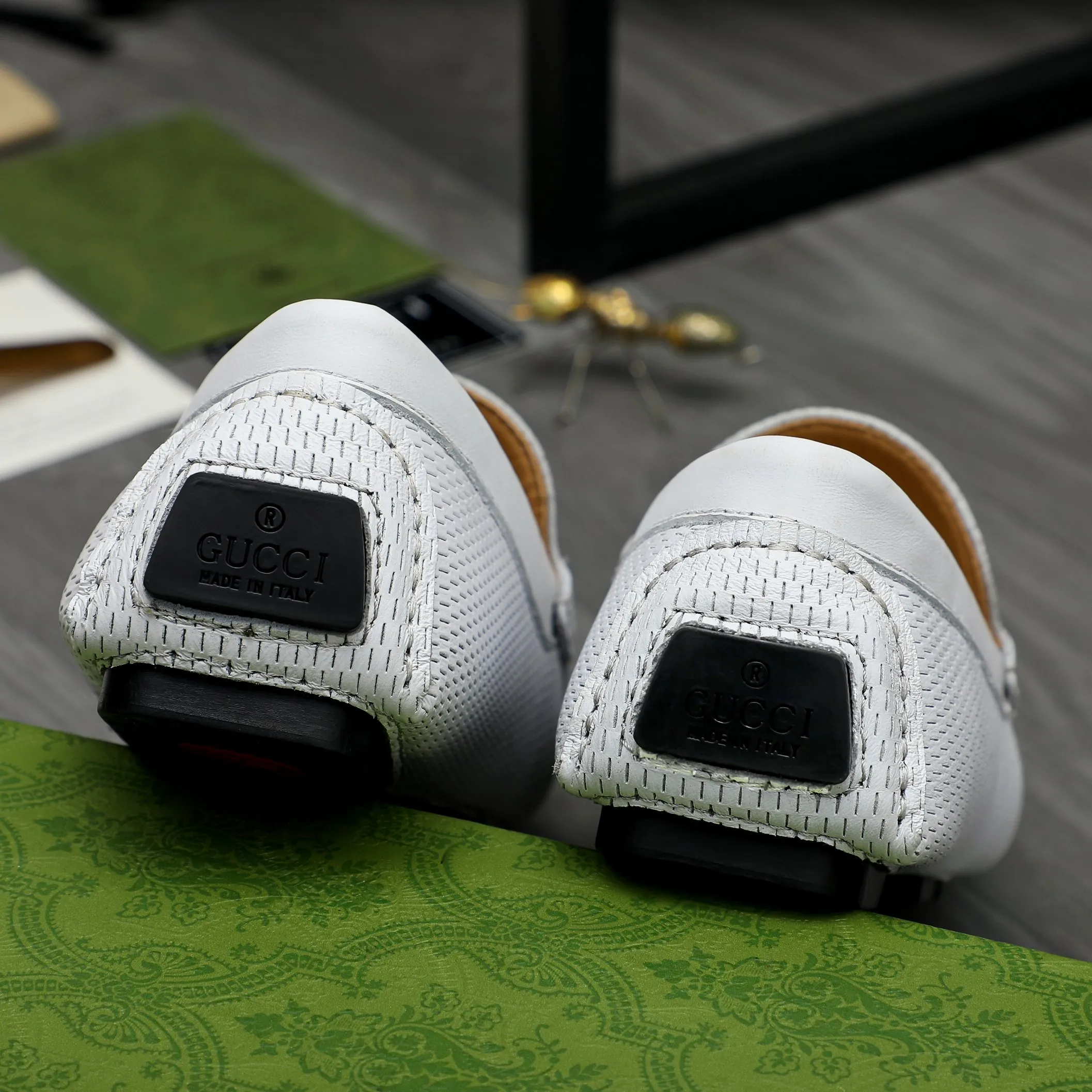 P420 Product trademark: GUCCI (Gucci) casual slip-on men's shoes Regular size: 38-44 Product materials: Selected hollow cowhide upper, sheepskin lining, original rubber outsole